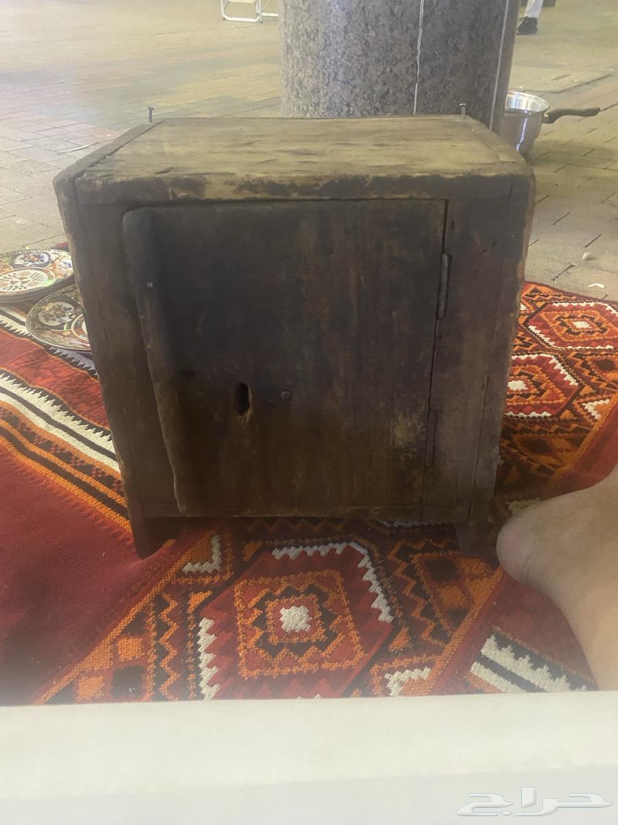 صندوق خشبي نجدي اصل نادر للمعاميل والفناجيل واغراض القهوة64425219443841110