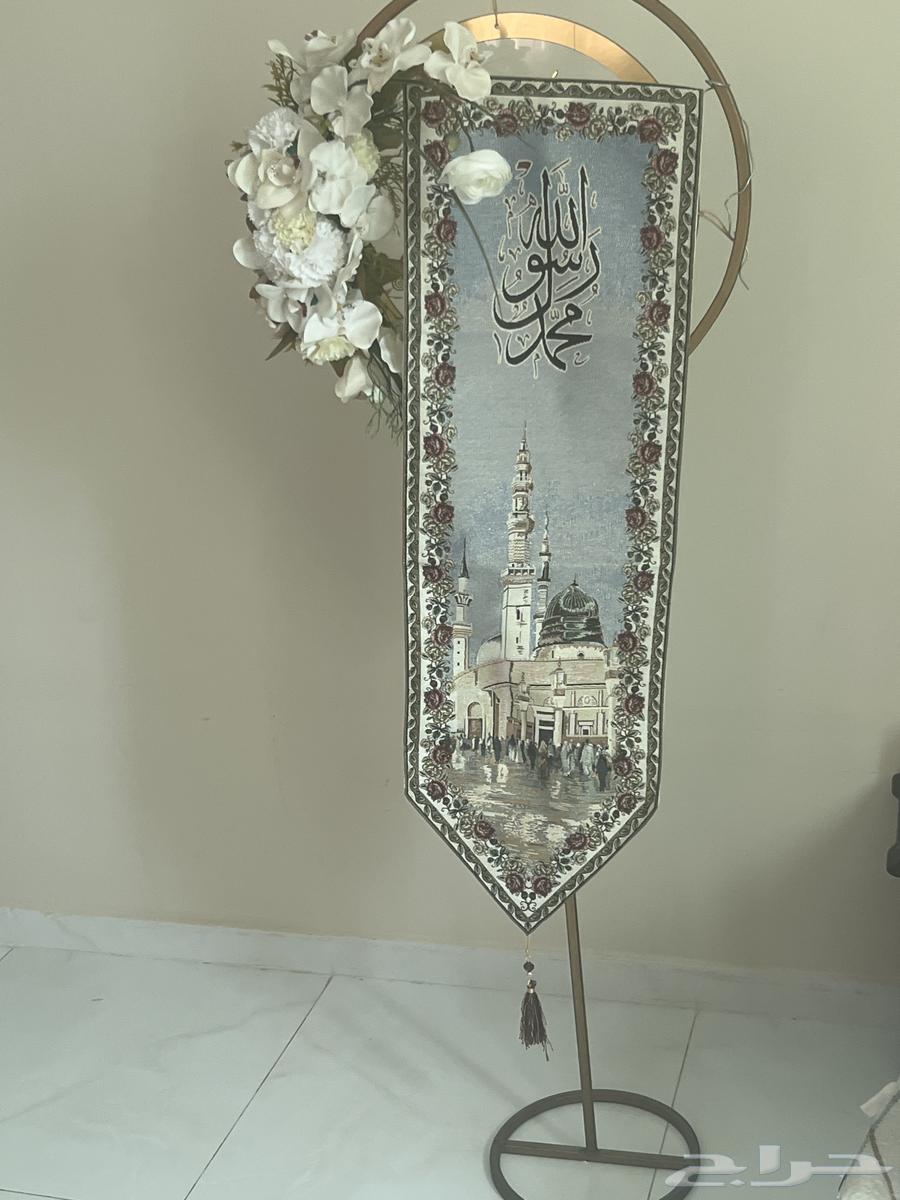 ستاند ذهبي للبيع64422598810498110