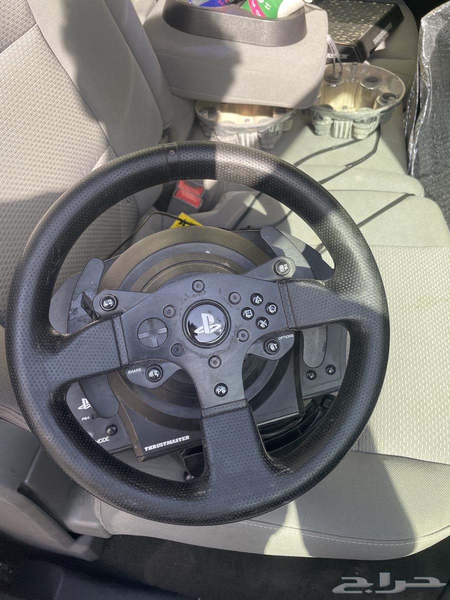 T300 steering wheel with its pedals in good condition64422913196929110