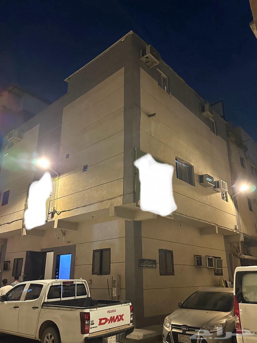 Newly renovated corner building, inflated price, selling for 800k, income 76k64142107393026110