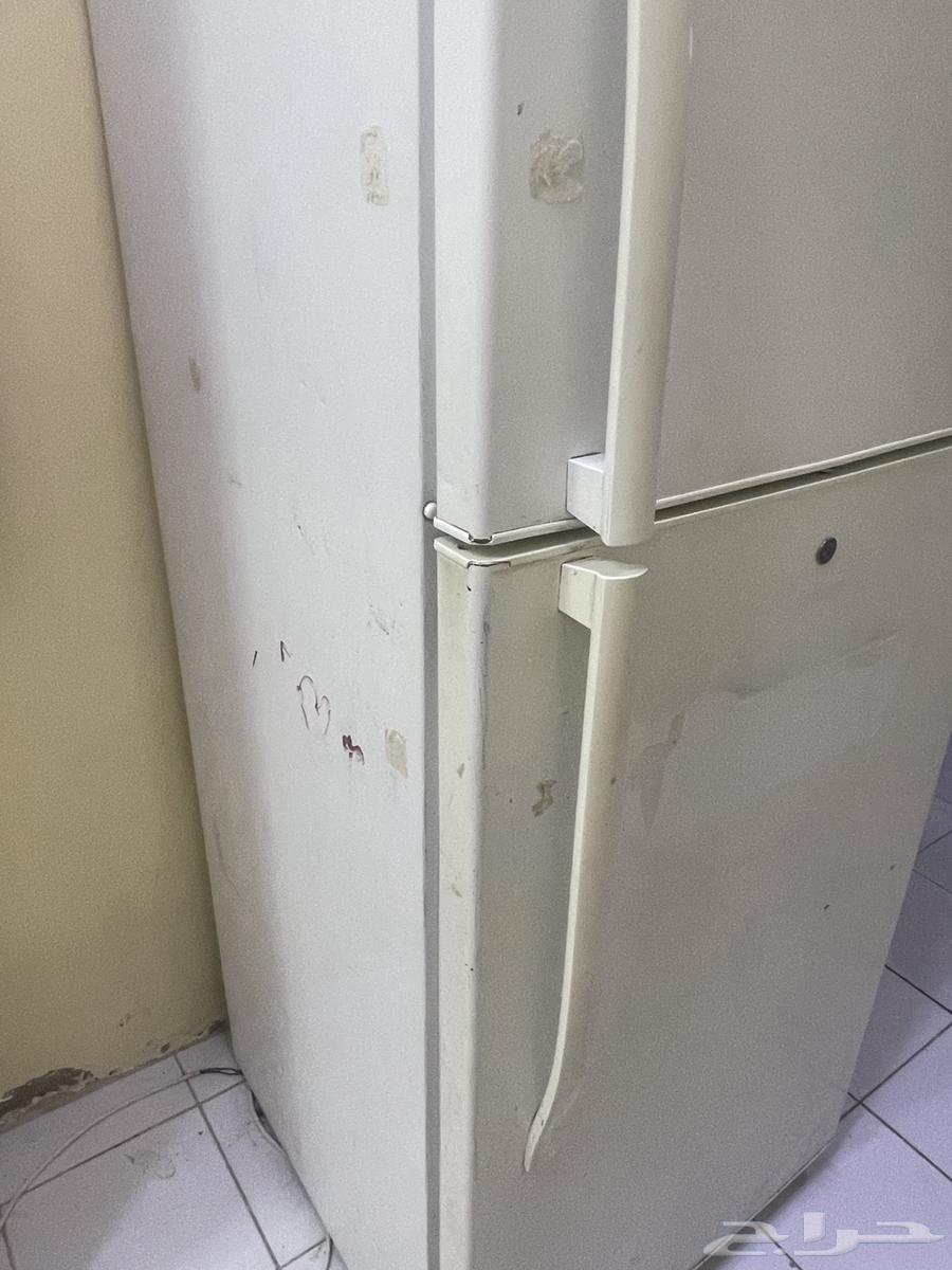 ثلاجه مستعمله خربان فيها الفريون64423864321283112