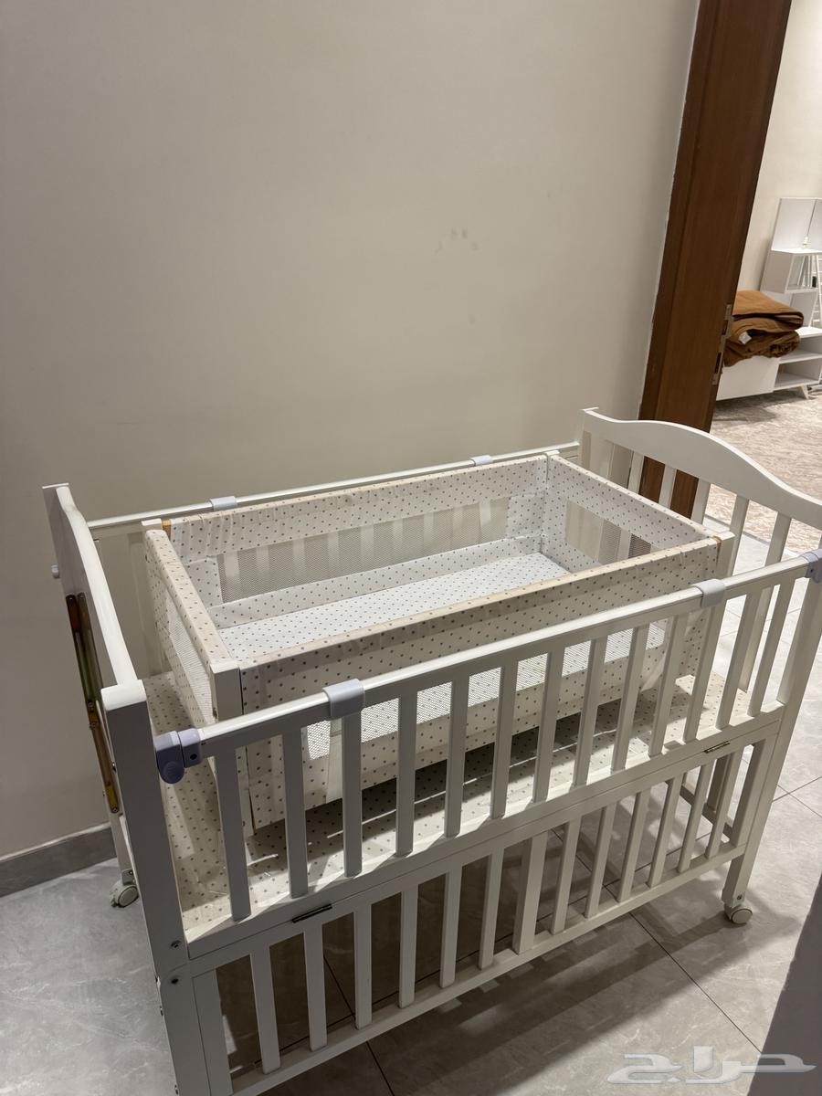 A new condition children's bed, a TV table, and also a screen64423395494401112