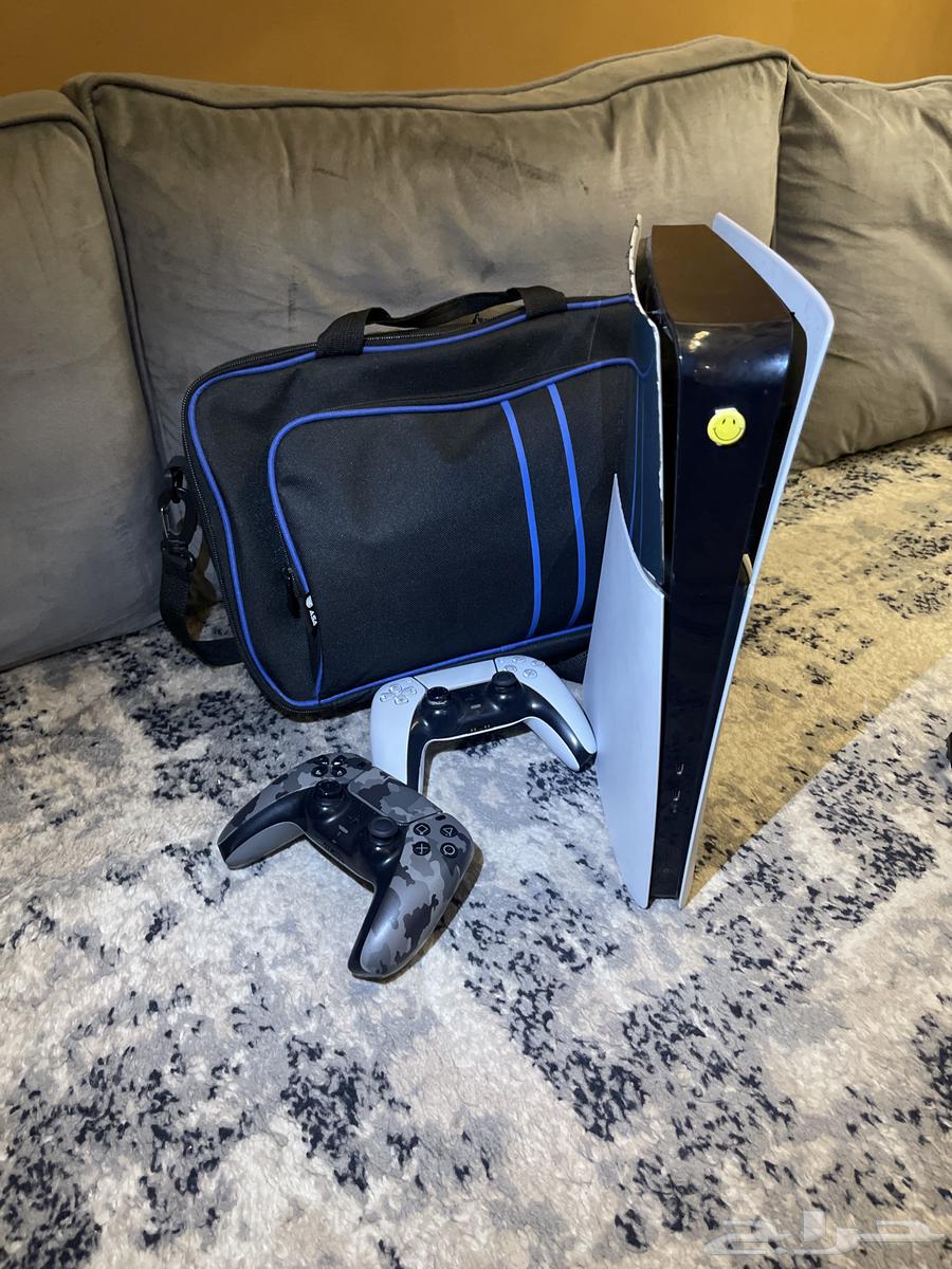 Sony 5 with two controllers and a clean bag64420148732163110