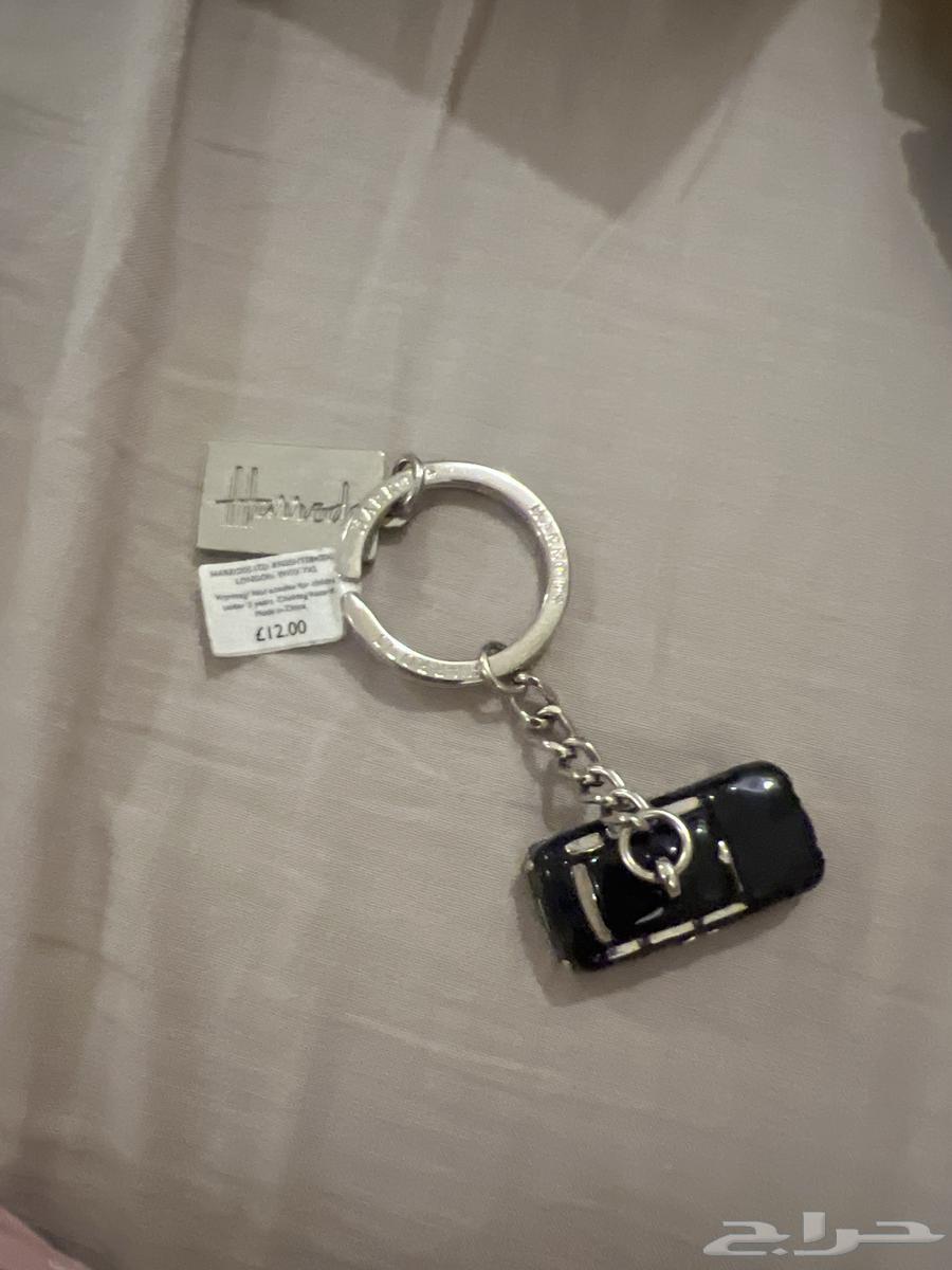 دفترين مشتريهم من هارودز لندن64425972881282114