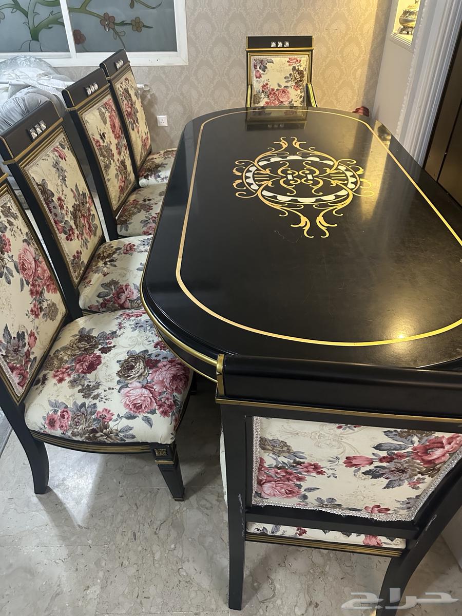 Dining table, display cabinet, and clean buffet at an excellent price64419932957954114