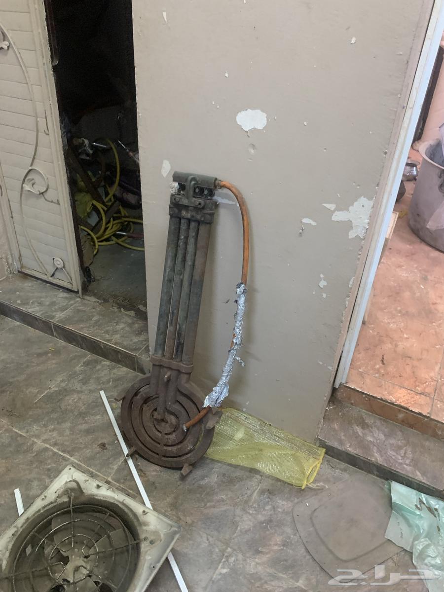 اغراض مطعم وطاولات للبيع الرجاء لا يتواصل الا الصامل64425259824771114