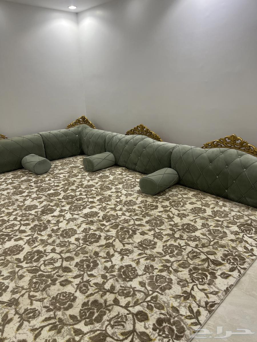 Backrests and five cushions64419331971714111