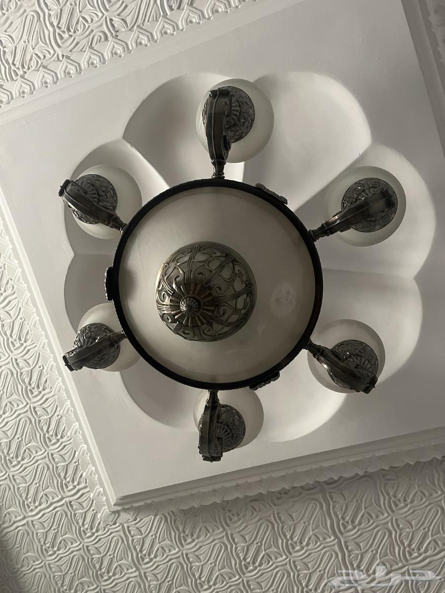 ثريا شبه جديده ونظيفه64422300251009110