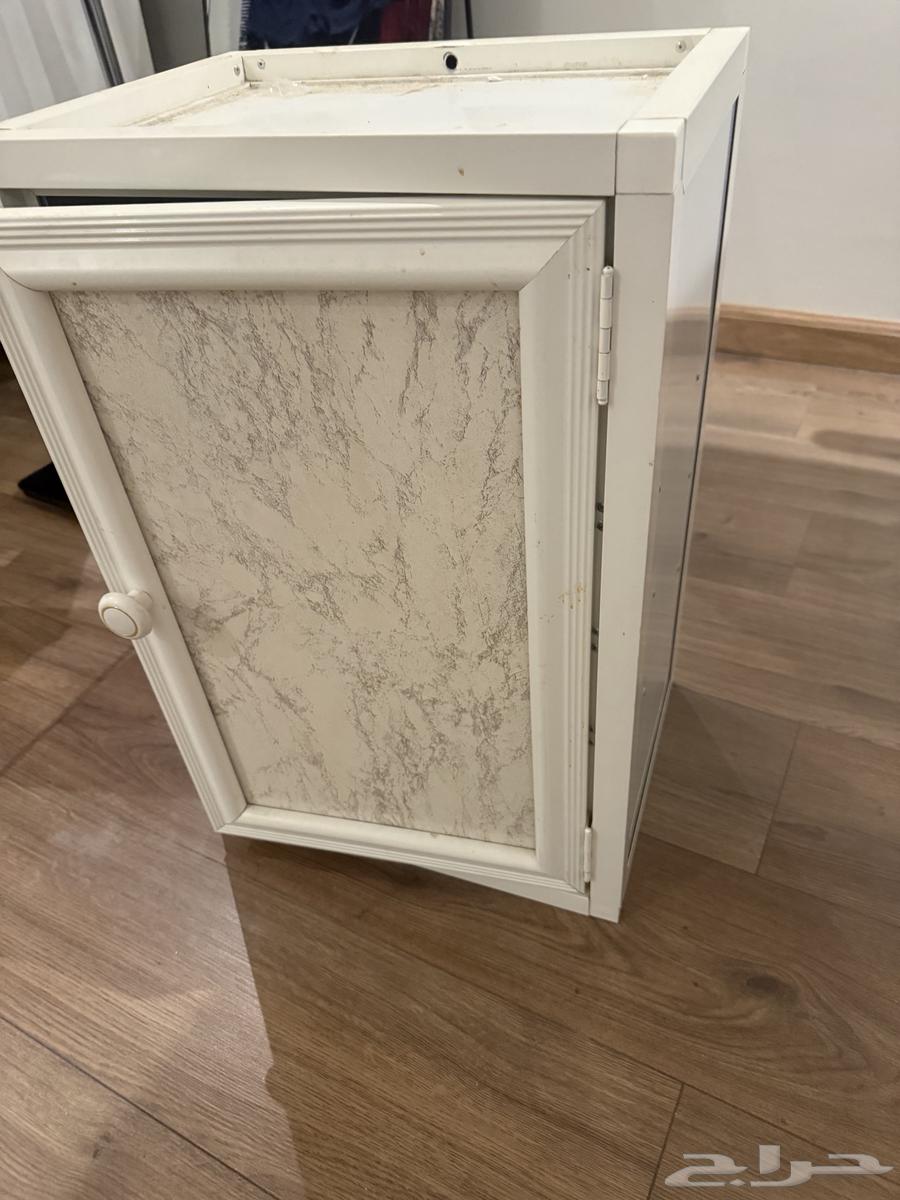 Storage cabinet for items64421040096258113