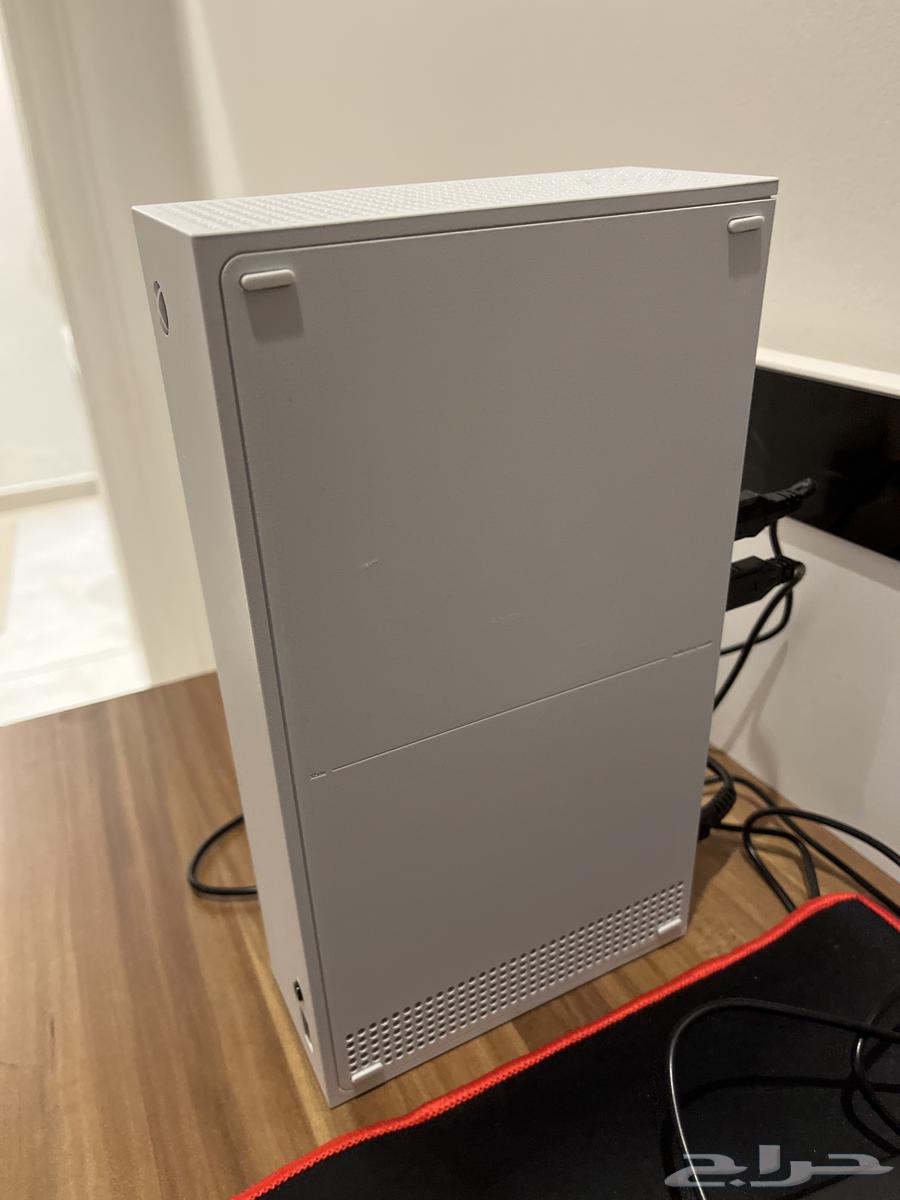 اكس بوكس جديد ونظيف استخدام قليل وفيه اشتراك قيم باس64421161029761111