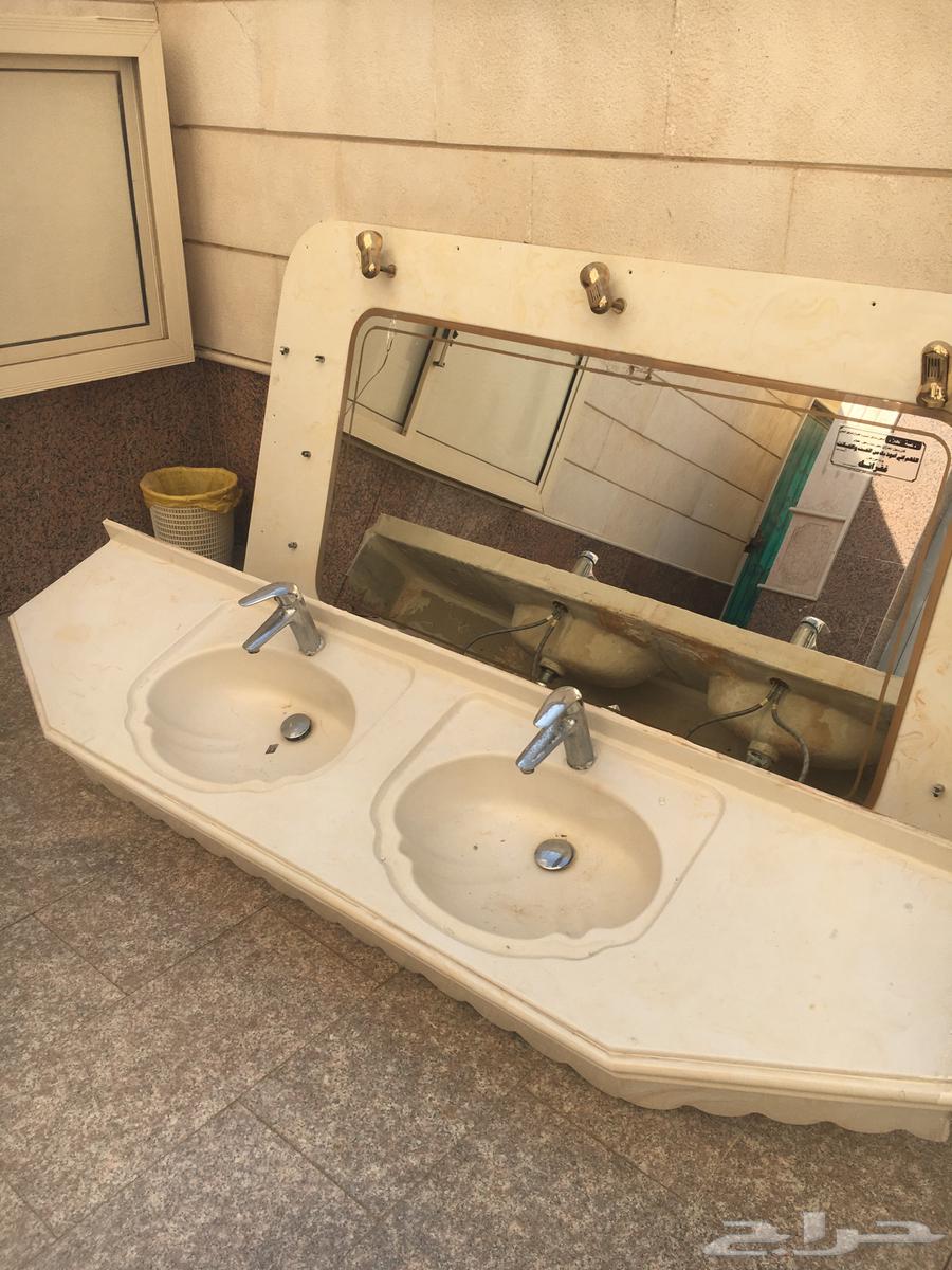 مغسلتين و طاولة للبيع مستعجل64414527401985114