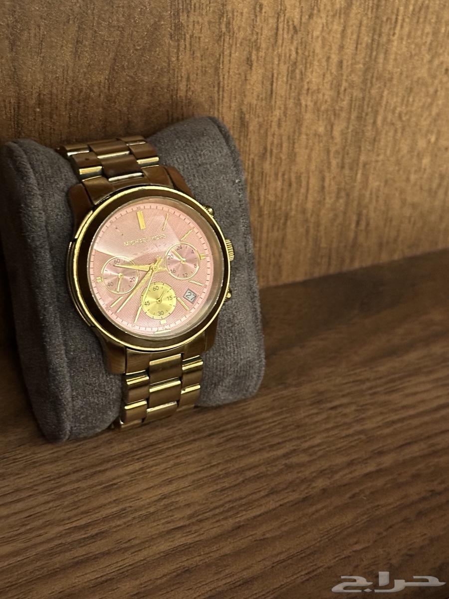 ساعة من ماركة Michael Kors64423502515969113