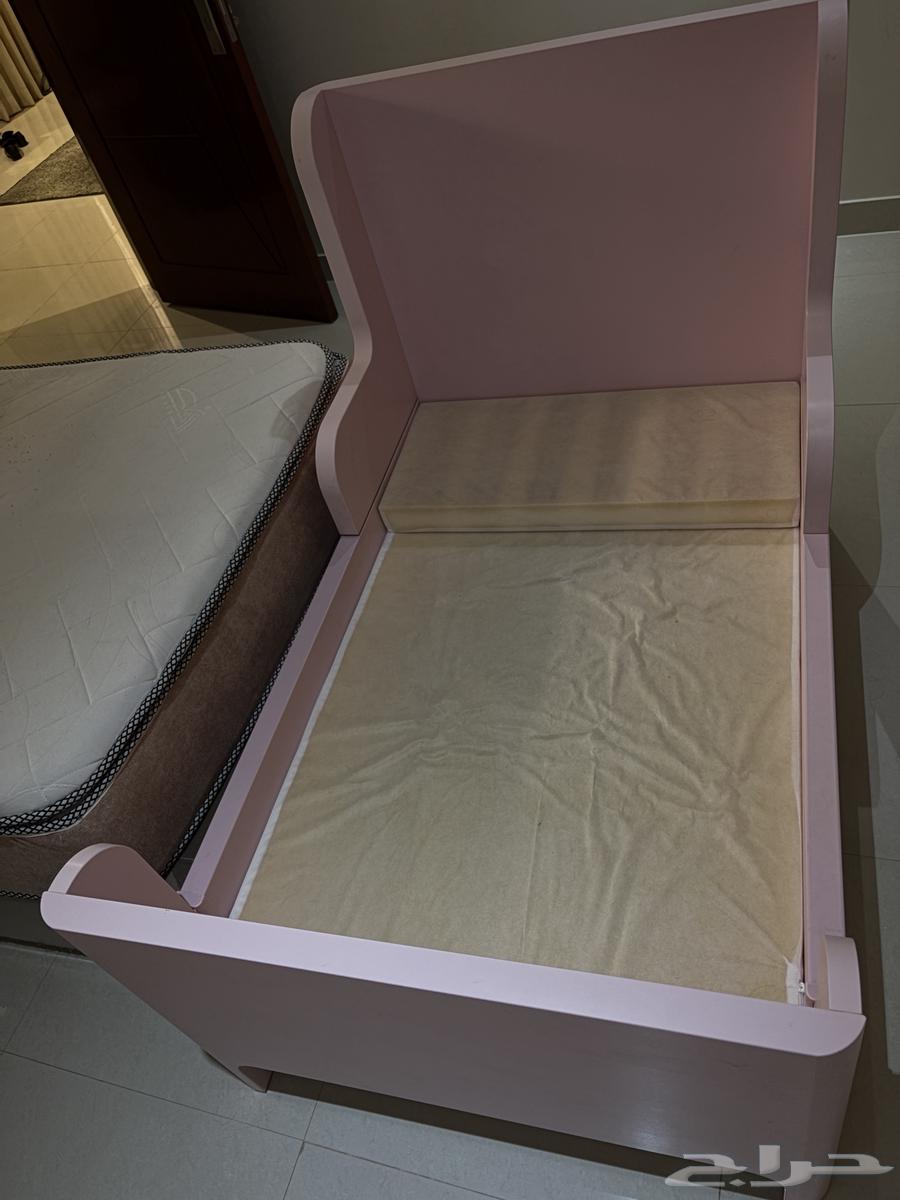 سرير للبيع 1 سرير اطفال قابل للتمدد واحد سرير نفر و نص64422724280705110