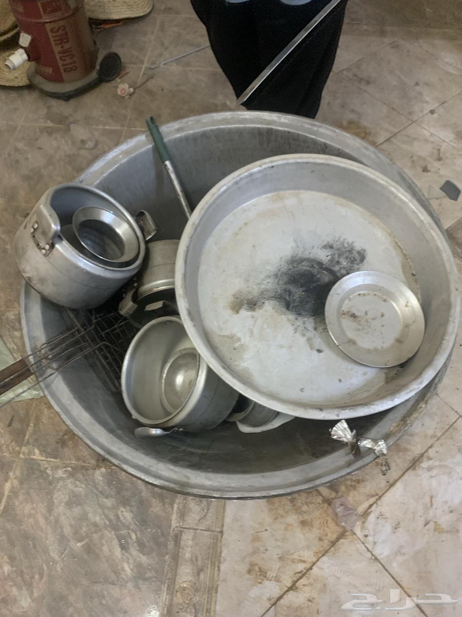 اغراض مطعم وطاولات للبيع الرجاء لا يتواصل الا الصامل64425259824771112