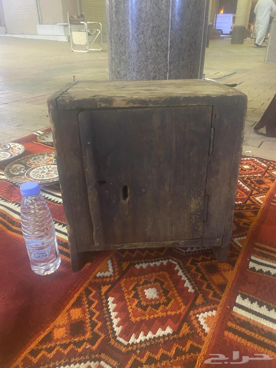 صندوق خشبي نجدي اصل نادر للمعاميل والفناجيل واغراض القهوة64425219443841113