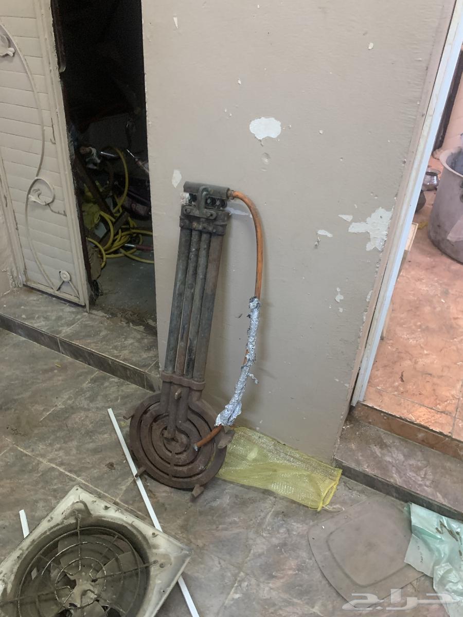 اغراض مطعم وطاولات للبيع الرجاء لا يتواصل الا الصامل64425259824771113