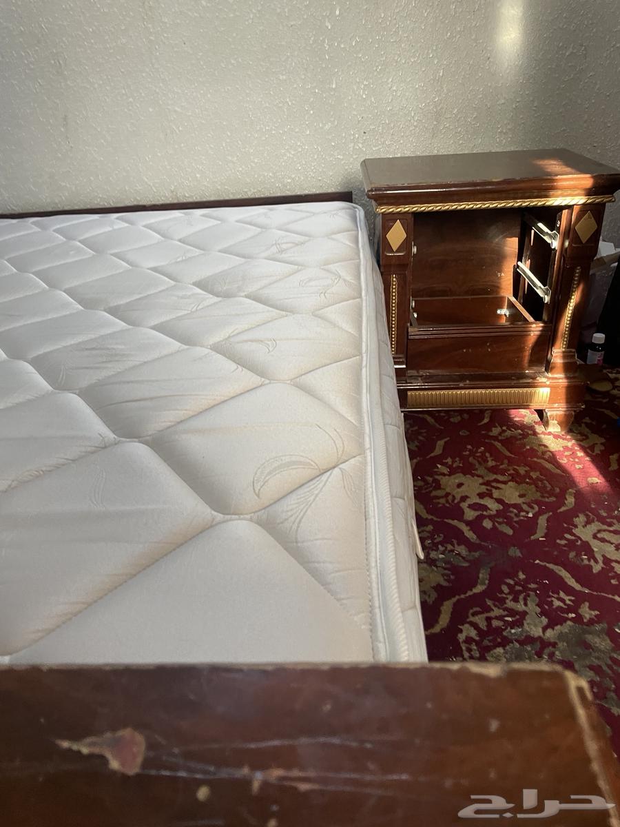 سرير نوم للبيع و مرتبه و كوميدينا64423904464386113