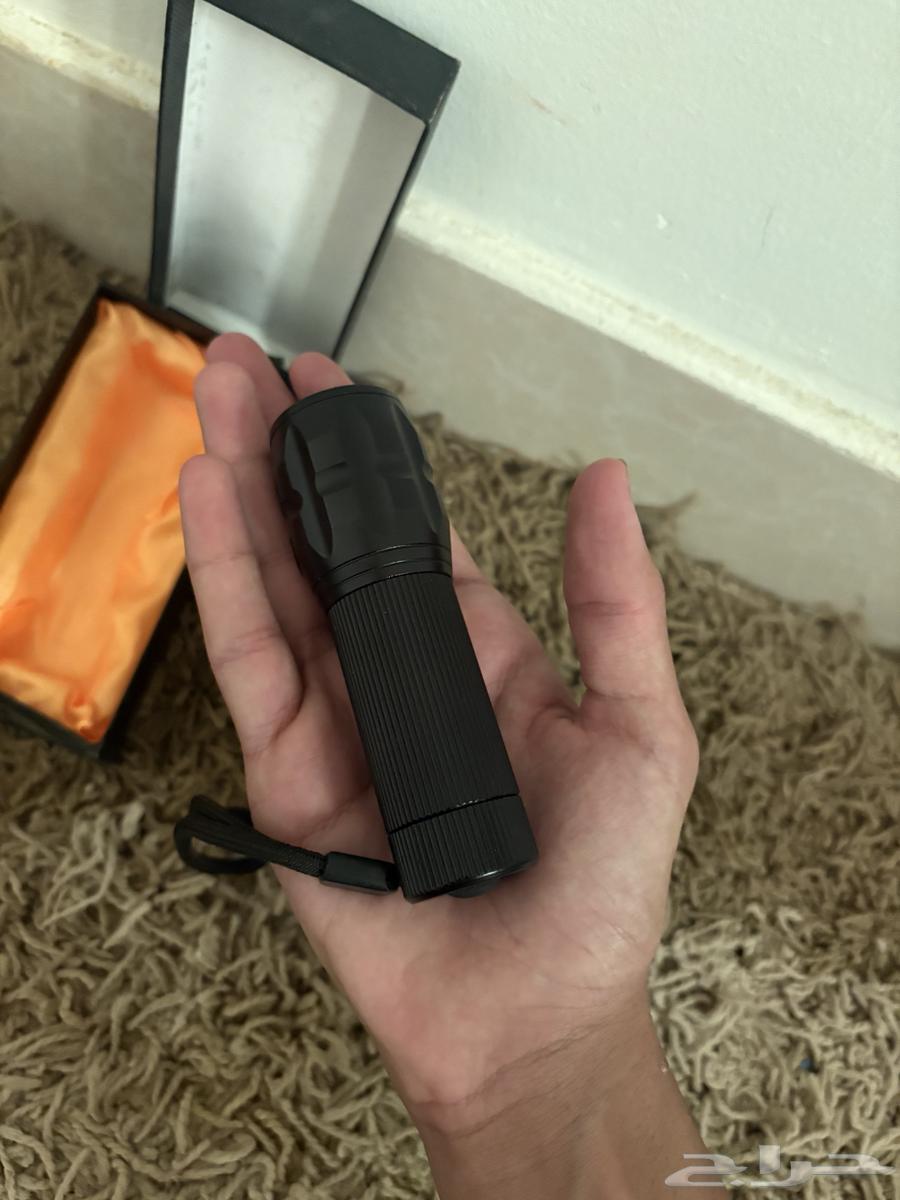 كشاف حجر ريموت نضيف جدا بكرتونه مااستعملته و فيه درجات64421458780546112