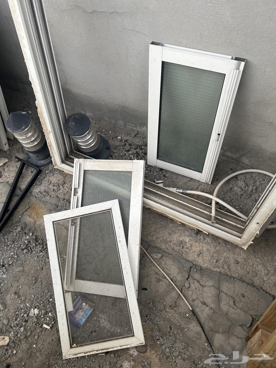 For sale as shown in the pictures with a large table and four service tables64424185958657111