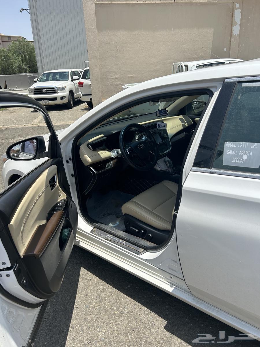 أفالون ليمتيد اللون لؤلؤي ممشى قليل على موديلها64578619164290112