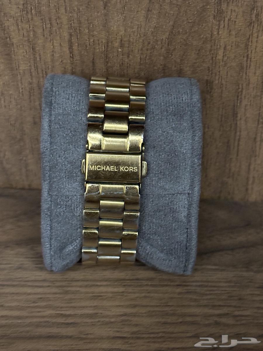 ساعة من ماركة Michael Kors64423502515969111