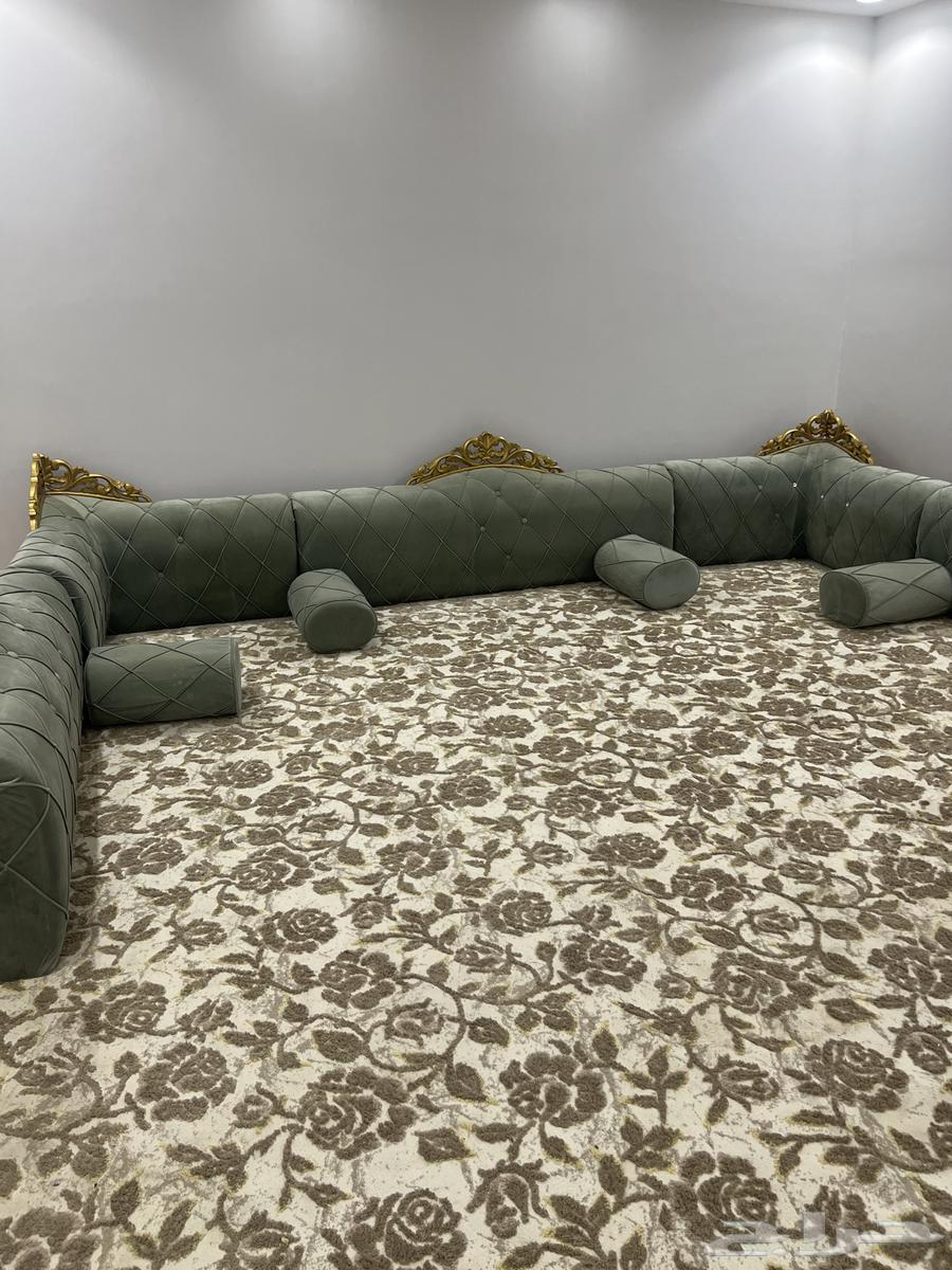 Backrests and five cushions64419331971714110