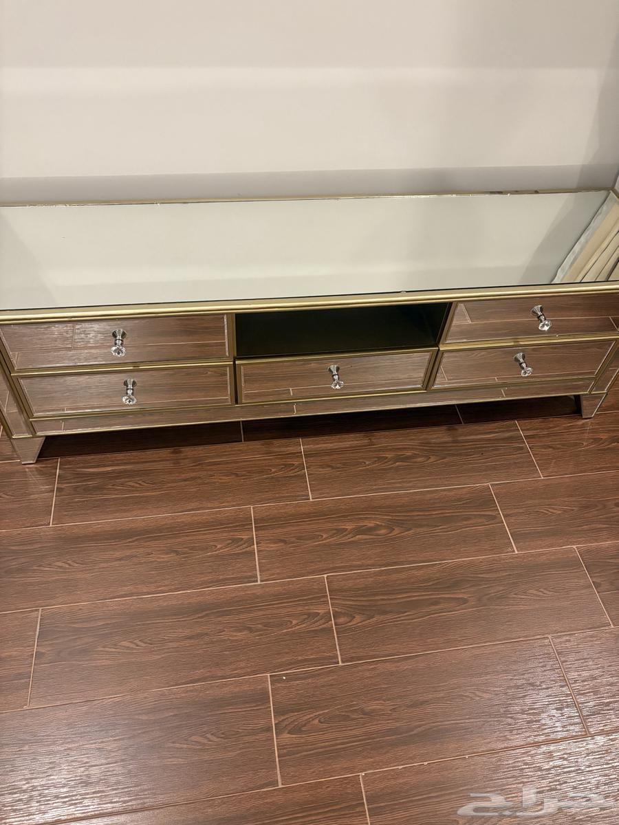 طاولة تلفزيون64424869498115111