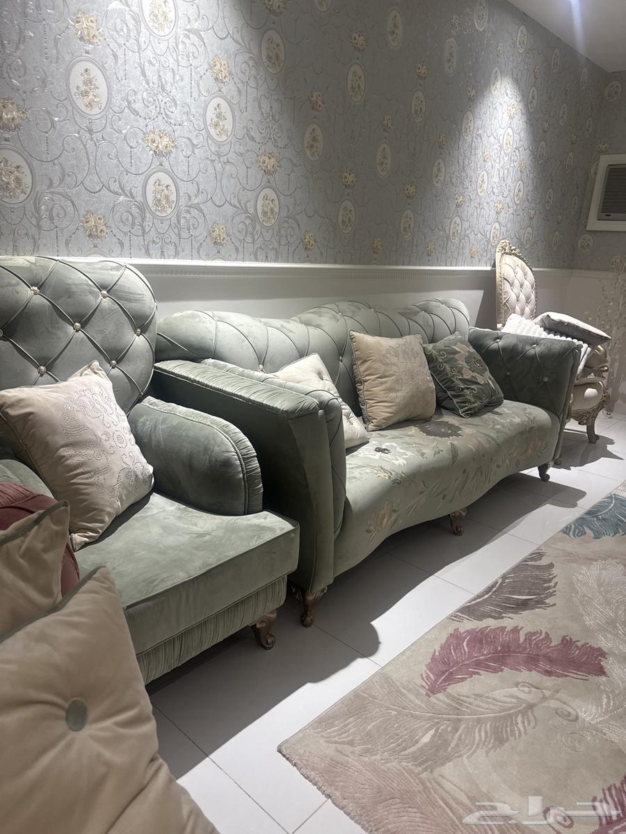 Sofa64425327267586112