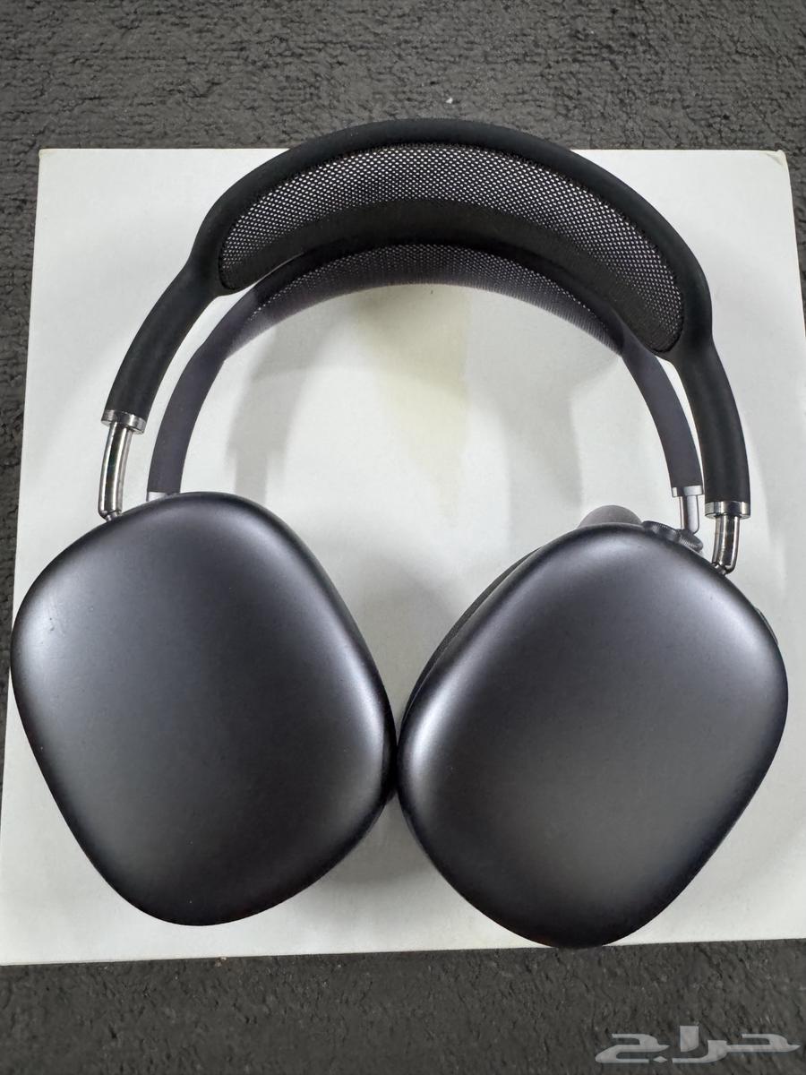AirPods Max headphones with very clean and minimal use64421594758657113