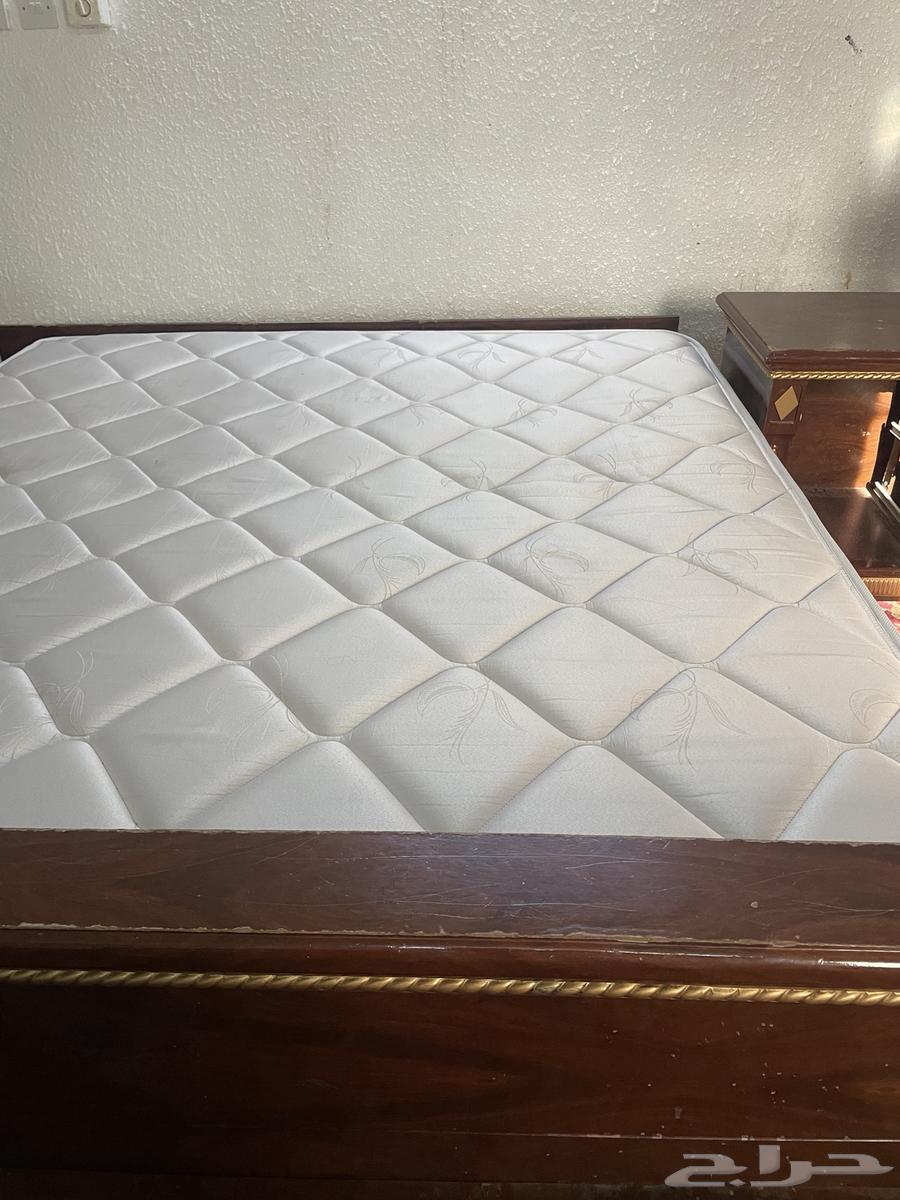 سرير نوم للبيع و مرتبه و كوميدينا64423904464386112