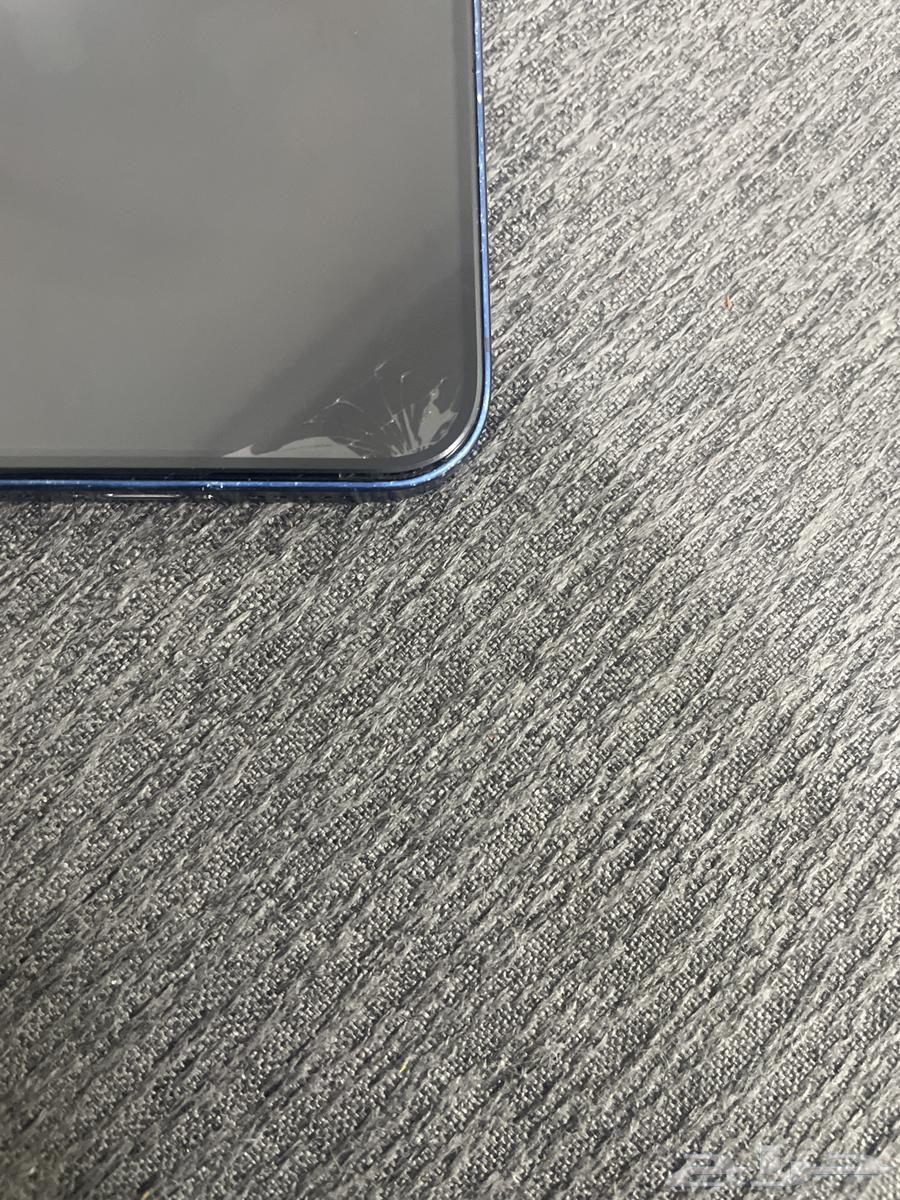 iPhone 12 mobile with 100% battery in slight damage64422042021634112