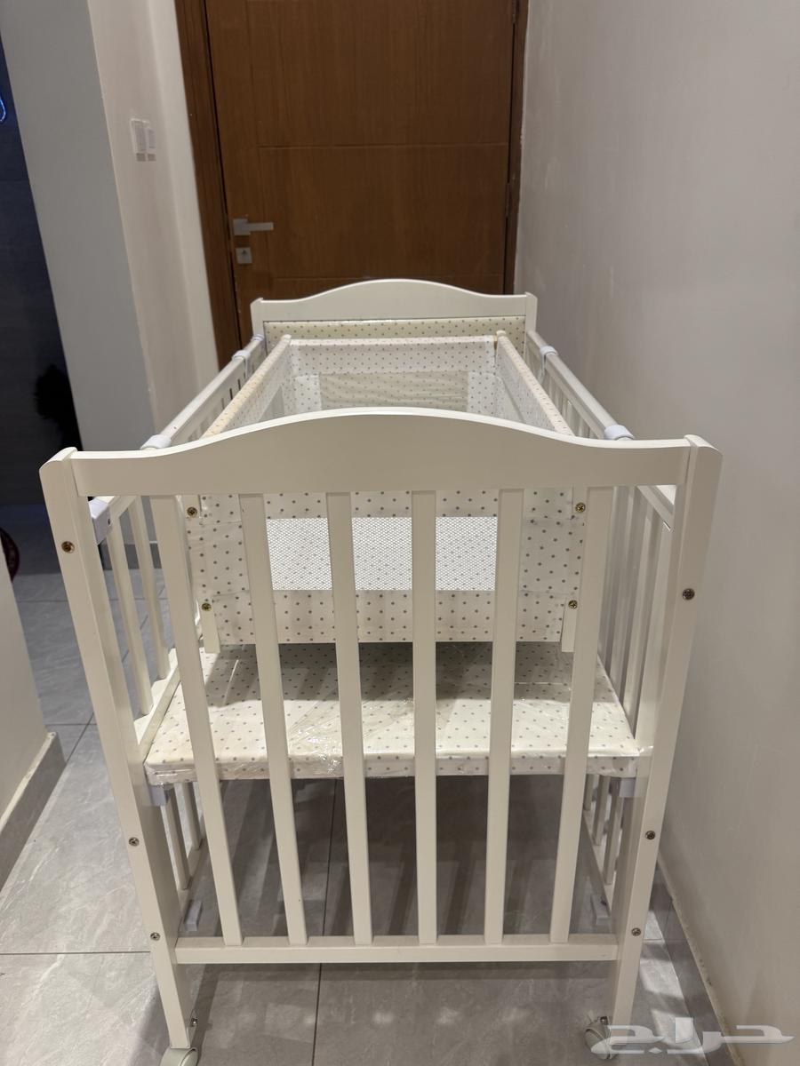 A new condition children's bed, a TV table, and also a screen64423395494401111