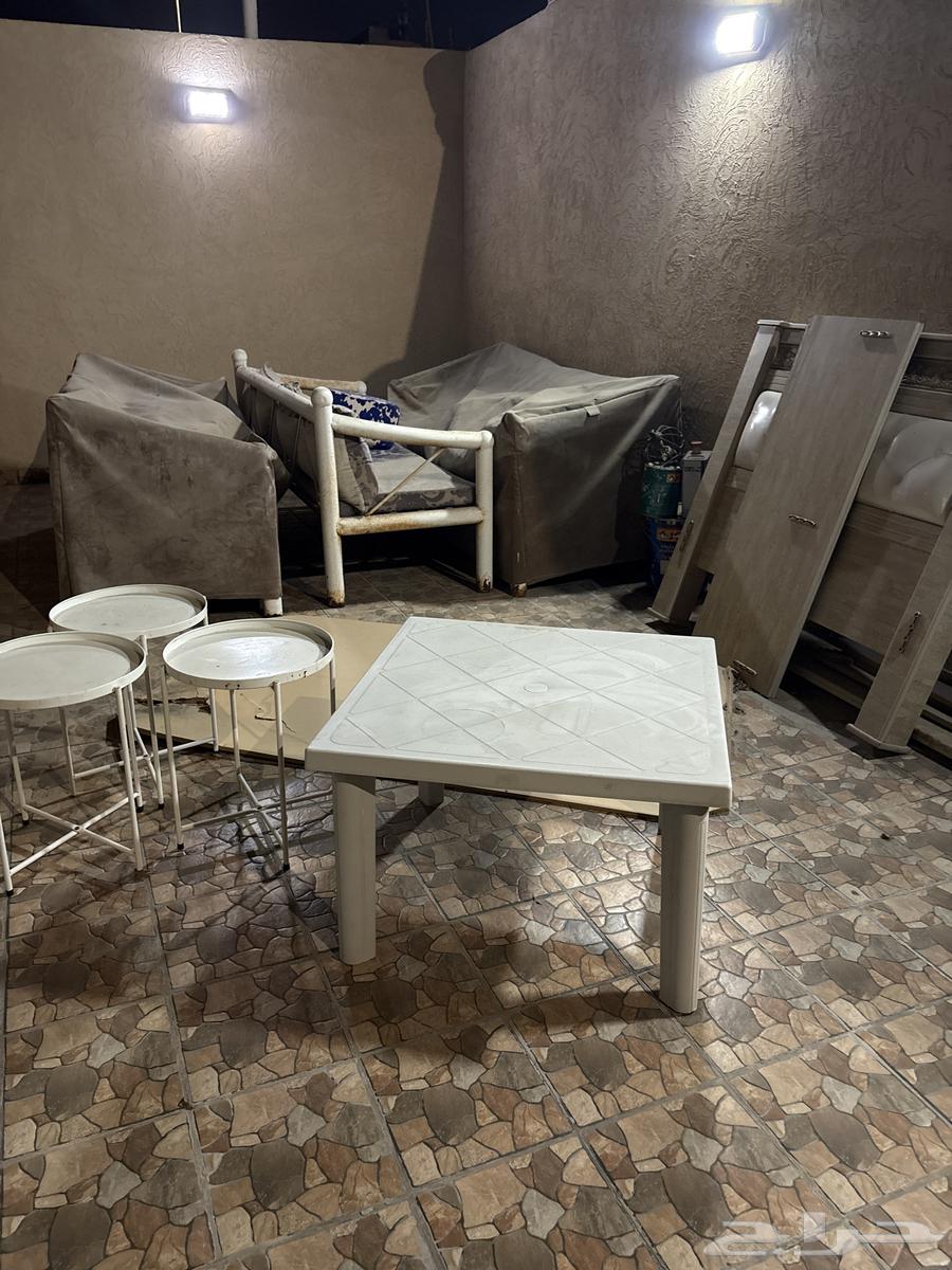 جلسات خارجيه وثنين سرير للبيع الاسره نظيفه وشكلها مرتب64425663967873110