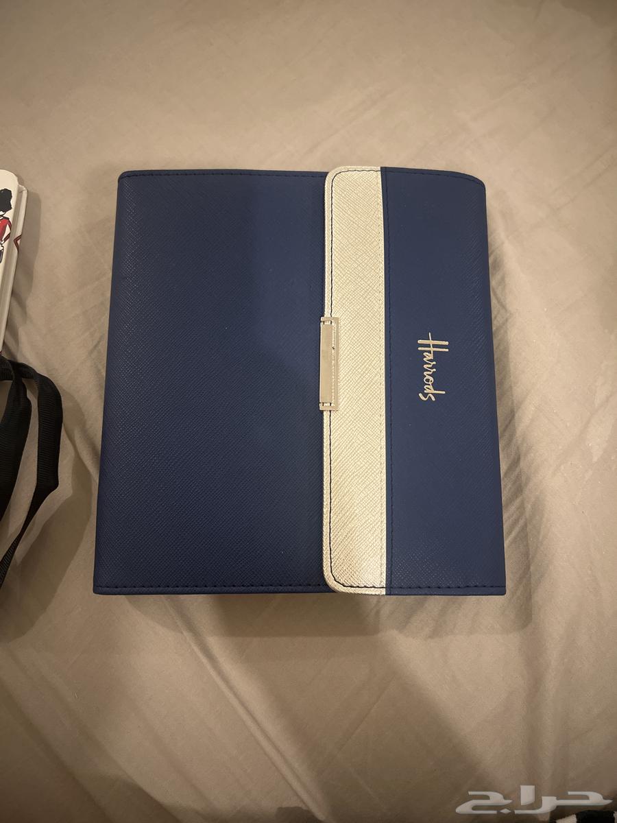 دفترين مشتريهم من هارودز لندن64425972881282110