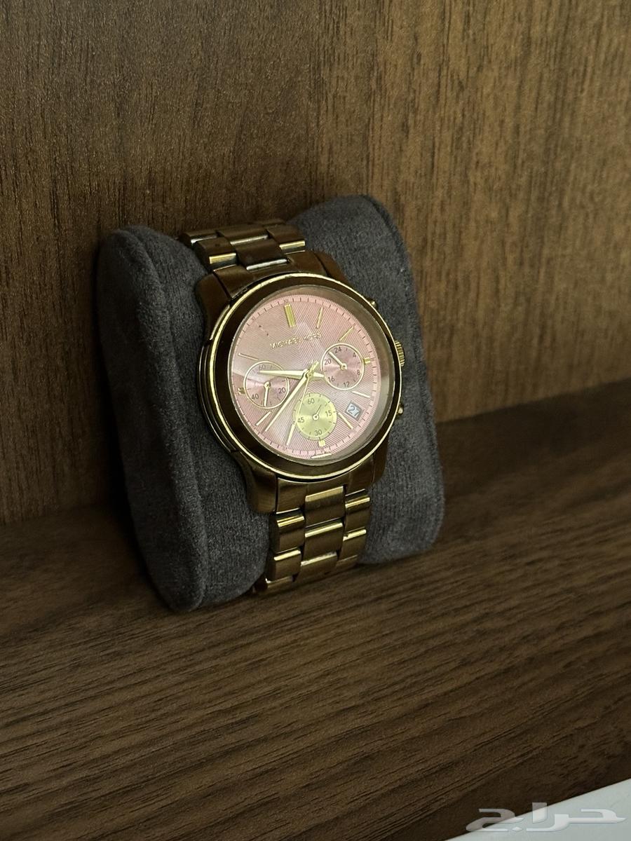 ساعة من ماركة Michael Kors64423502515969110