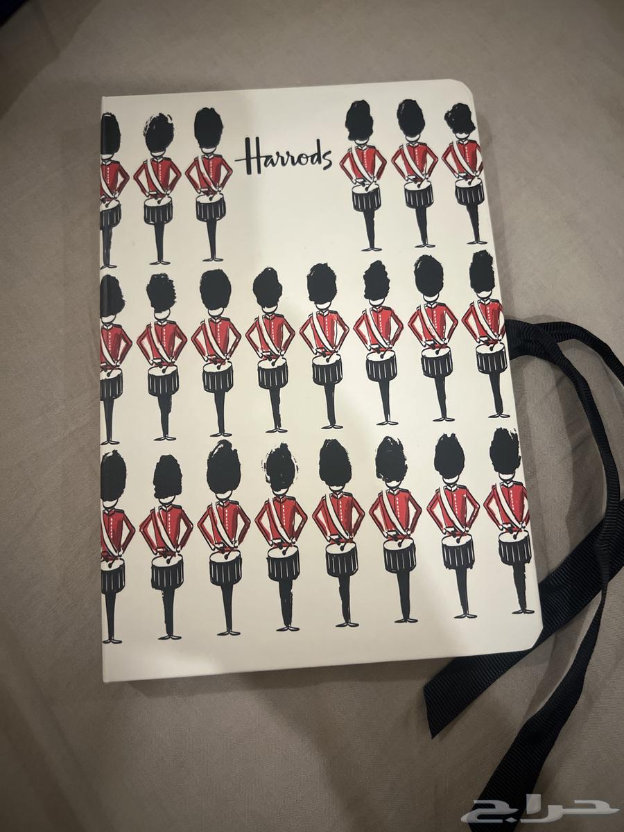 دفترين مشتريهم من هارودز لندن64425972881282112