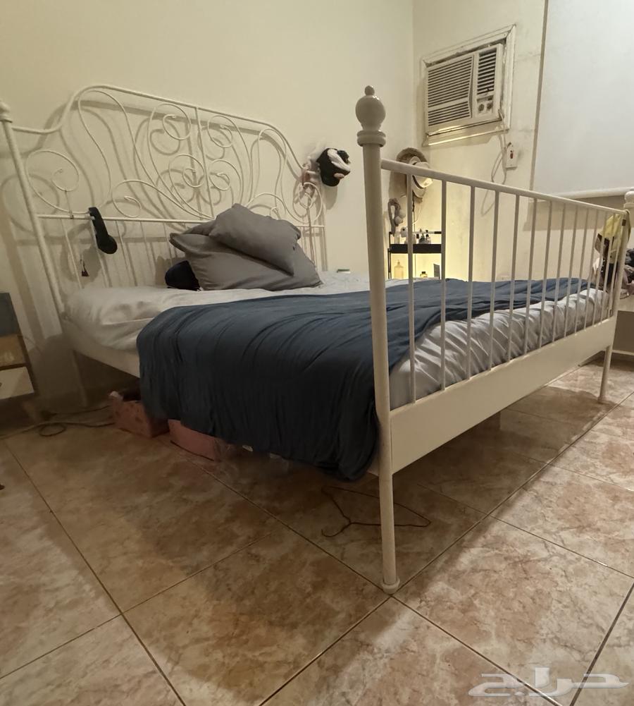 سرير نفرين كلاسيكي حديد مع المرتبة الخاصة به ب 900 ريال بس64422205351555113