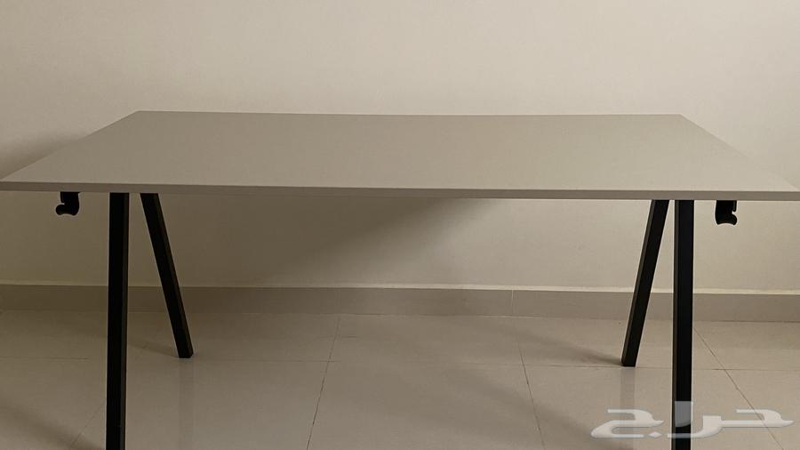 مكتب مع حاملات جوانب مستعمل بسبب انه لايناسب اثاث الغرفه64425784032386111