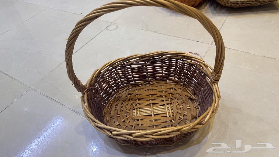 Wicker baskets and small wooden boxes and wooden tissue box at a good price64419265173761110