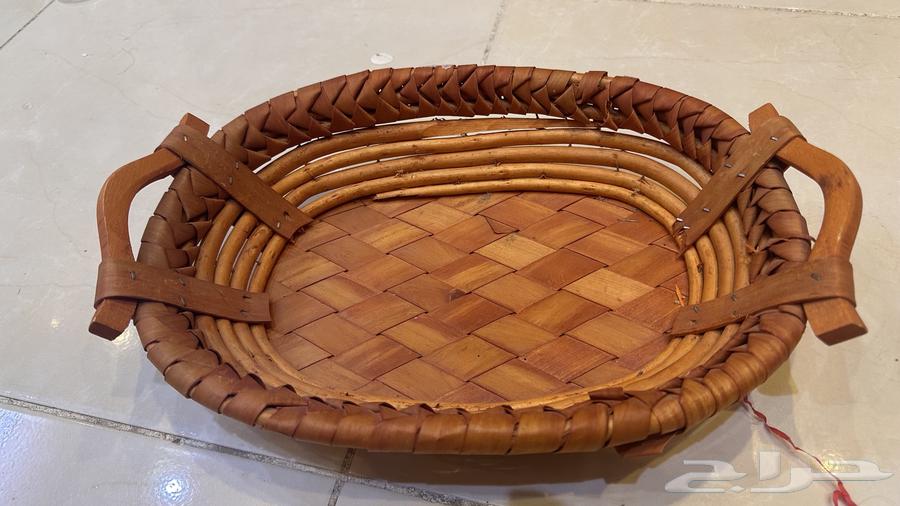 Wicker baskets and small wooden boxes and wooden tissue box at a good price64419265173761111