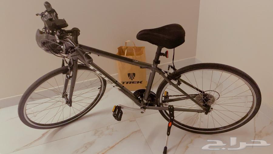 للبيع سيكل تريك هجين مع خوذة64419851570946110