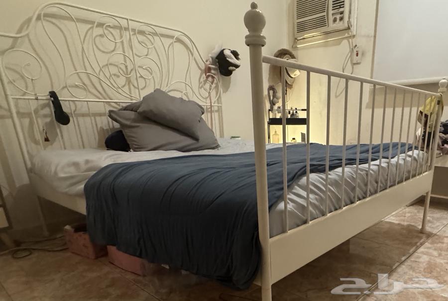 سرير نفرين كلاسيكي حديد مع المرتبة الخاصة به ب 900 ريال بس64422205351555114