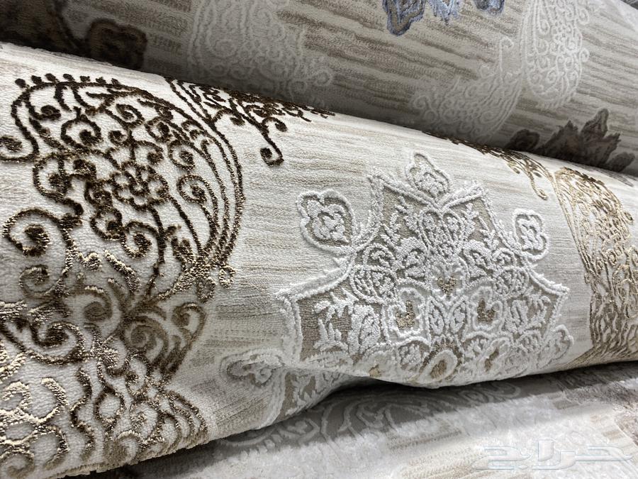 A new rug, reason for selling it doesn't match the sofa color64425704190466110