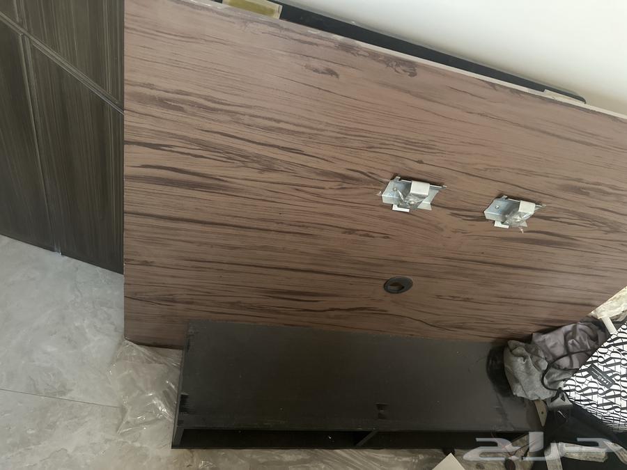 طاولة و حامل تلفزيون جداري و سرير مفرد للبيع64423663161090112