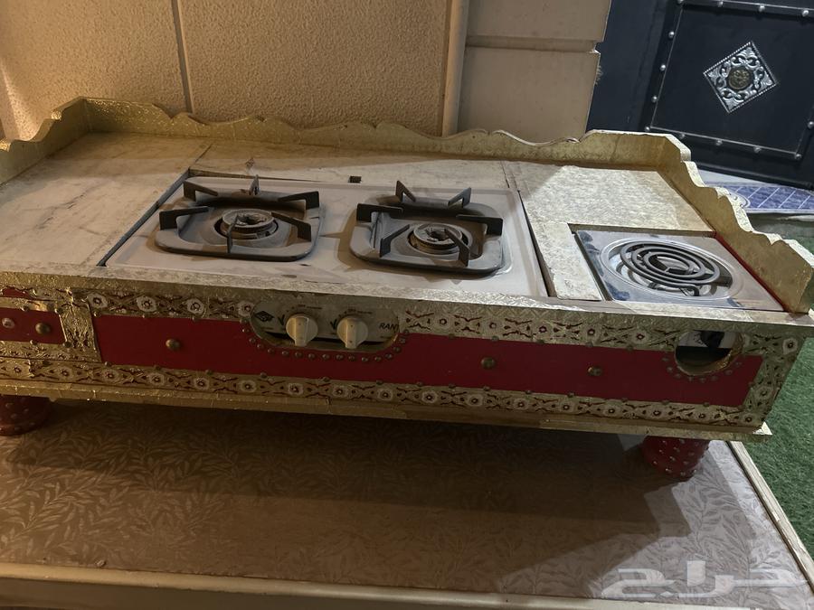 للبيع موقد نار تراثي مزخرف (عينين غاز عين كهرباء)مع طاولة64420216117251110