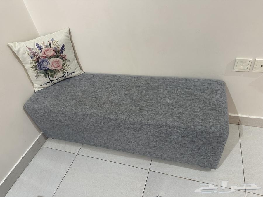 Sofa set for sale, needs cleaning but at a symbolic price64422313634947112