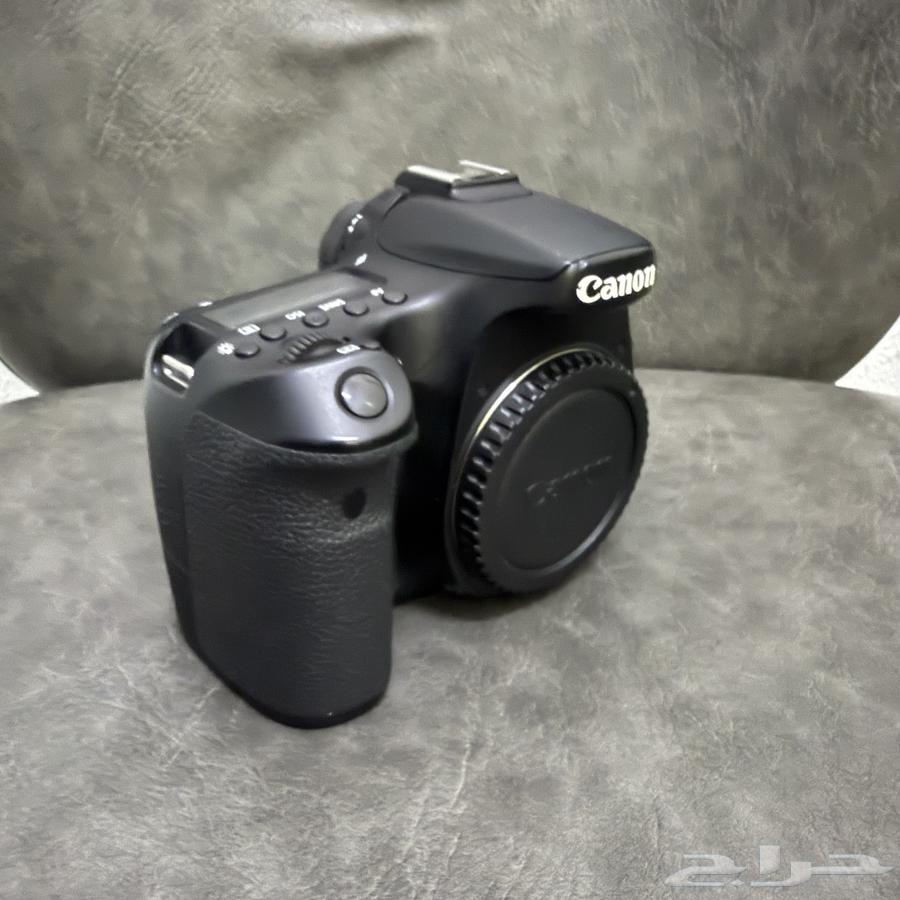 Canon EOS 70D Camera with Two Lenses64422435110914110