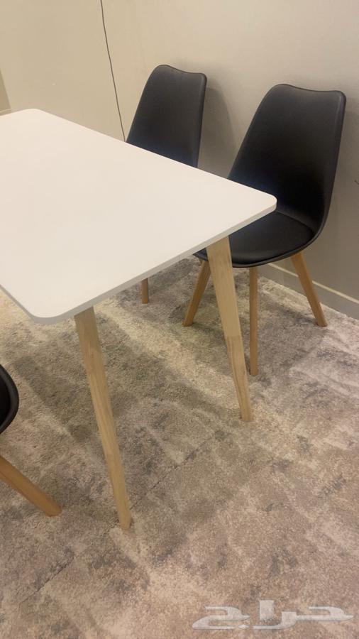 طاولة طعام وأربع كراسي64422928969089111