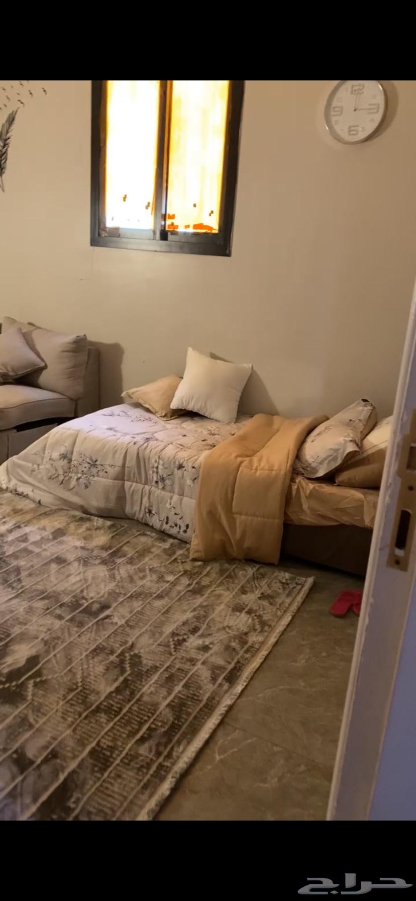 اثاث غرفة من كنب ودولاب واضاء وسرير وفرشه64420189309443113