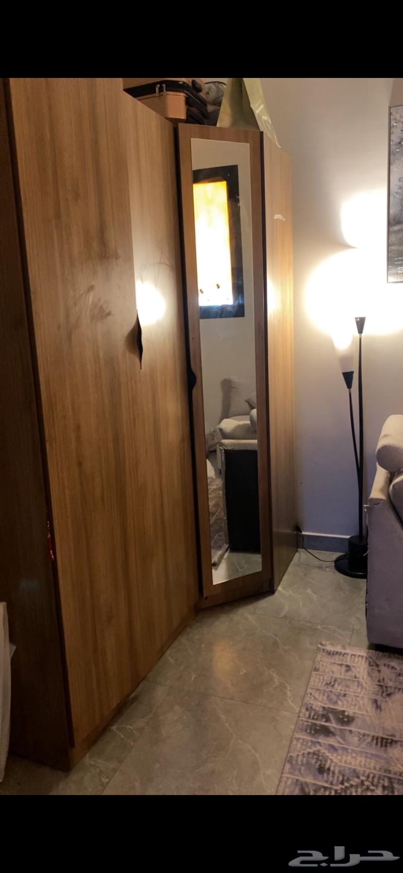 اثاث غرفة من كنب ودولاب واضاء وسرير وفرشه64420189309443111
